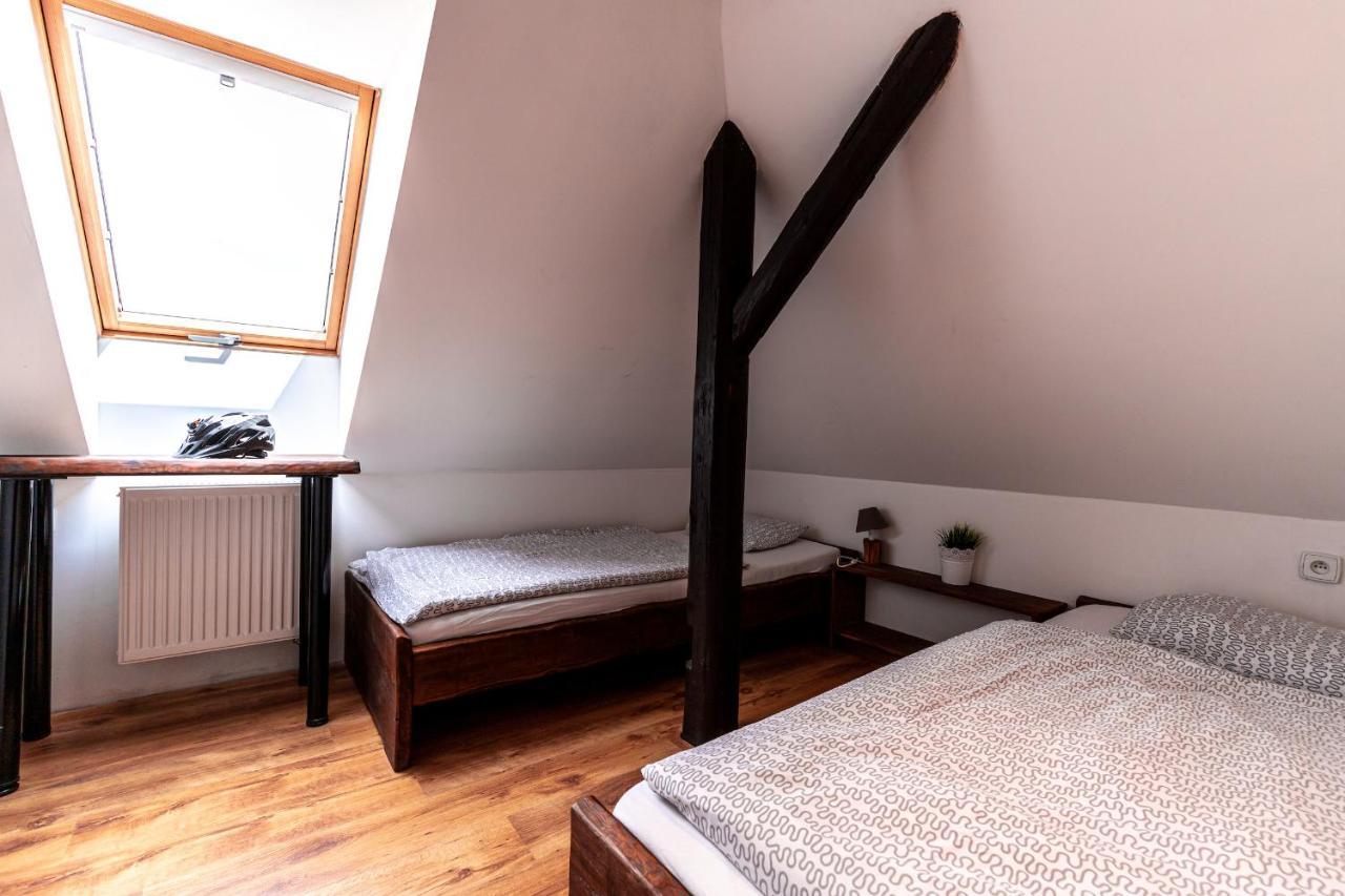 Bike Bistro a penzion U Všech andělů Nove Mesto pod Smrkem Esterno foto