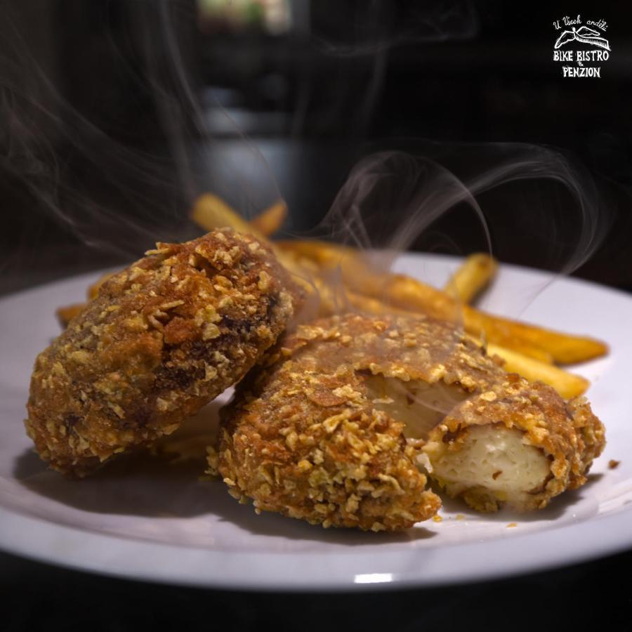 Bike Bistro a penzion U Všech andělů Nove Mesto pod Smrkem Esterno foto