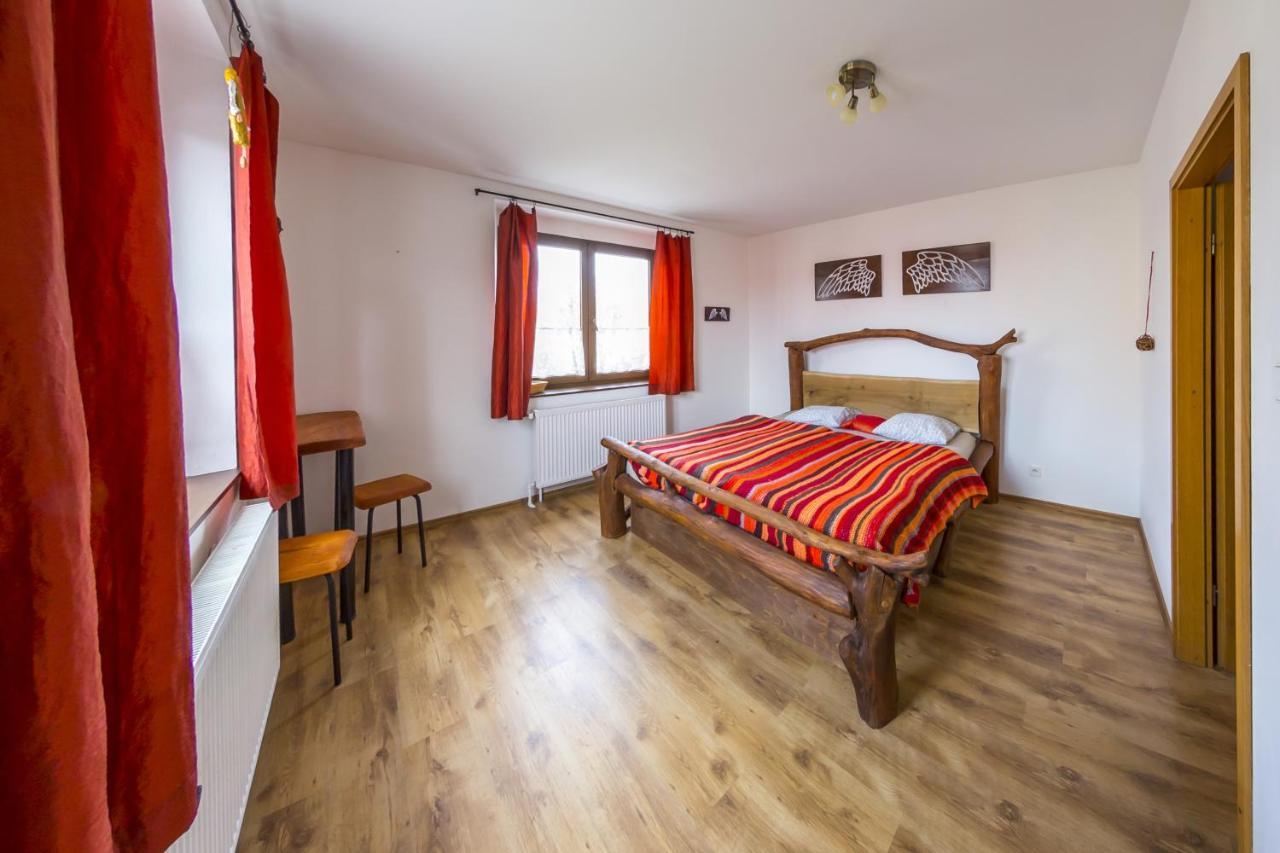 Bike Bistro a penzion U Všech andělů Nove Mesto pod Smrkem Esterno foto